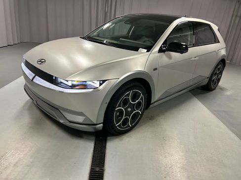 Used 2024 Hyundai Ioniq 5 Limited image 3
