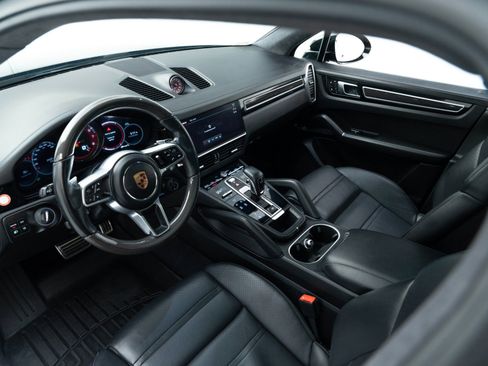 Certified 2023 Porsche Cayenne GTS image 4