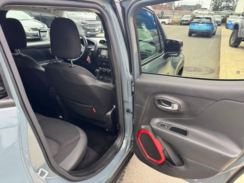 Used 2015 Jeep Renegade Trailhawk image 44