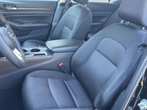 Used 2025 Nissan Altima 2.5 SV FWD image 16