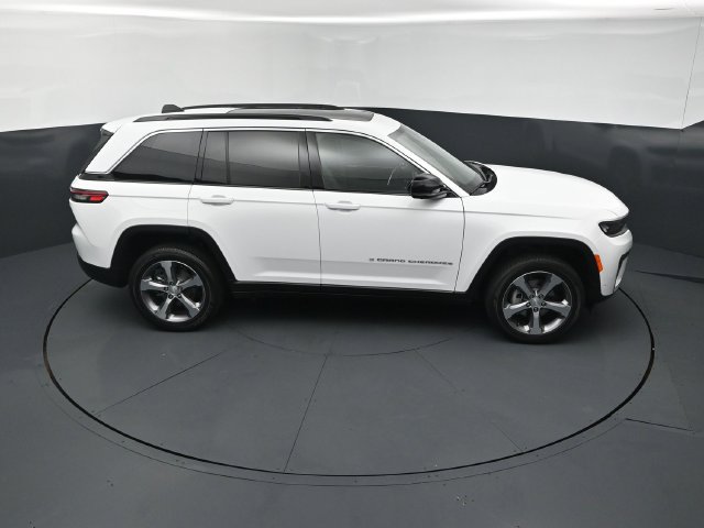 New 2026 Jeep Grand Cherokee Limited w/ Luxury Tech Group II AWD/4WD image 18