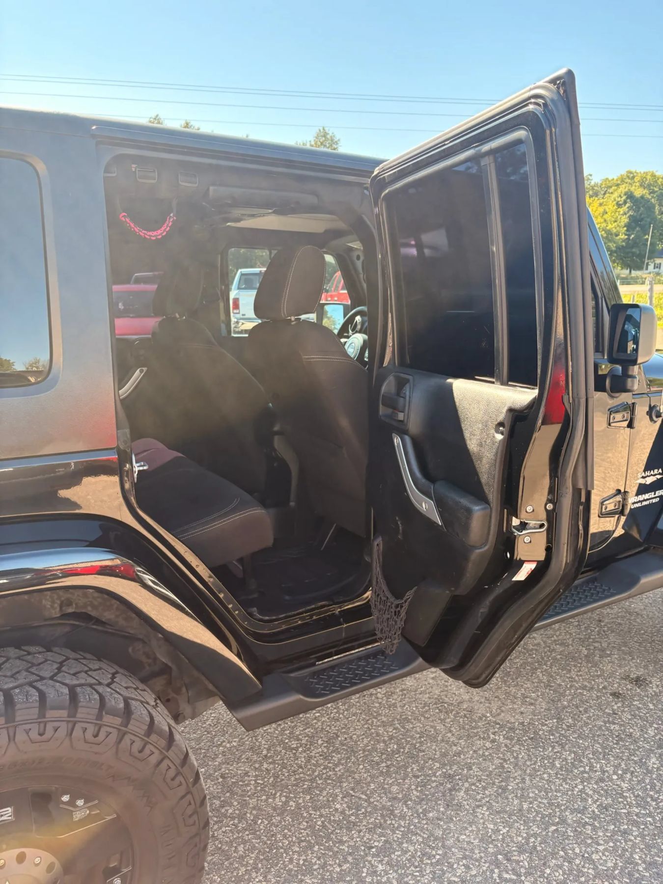 Used 2013 Jeep Wrangler Unlimited Sahara AWD/4WD image 28