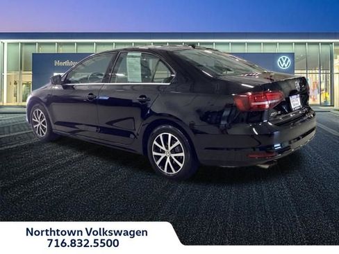 Used 2018 Volkswagen Jetta SE FWD image 3