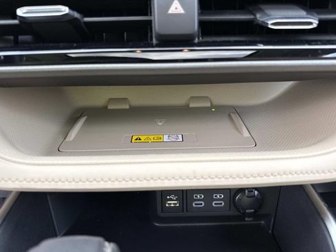 Used 2024 Toyota Highlander Limited AWD/4WD image 33