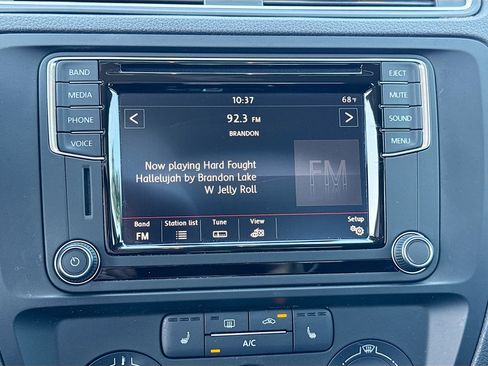 Used 2017 Volkswagen Jetta SE image 27