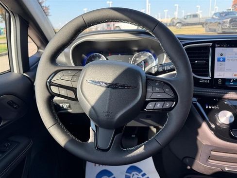 New 2026 Chrysler Pacifica Select w/ S Appearance Package image 13