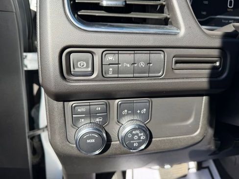 Used 2024 GMC Yukon XL SLT AWD/4WD image 20