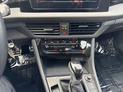 Used 2025 Volkswagen Jetta Sport image 17