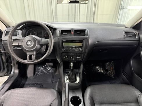 Used 2011 Volkswagen Jetta SE FWD image 12