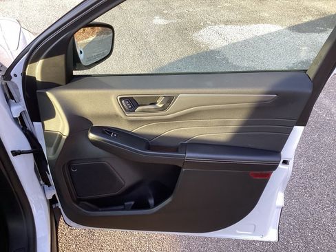 New 2025 Ford Escape Active image 22