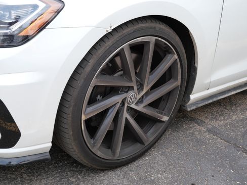 Used 2018 Volkswagen Golf R 4-Door AWD/4WD image 5