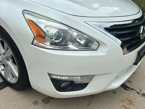 Used 2015 Nissan Altima 2.5 SV w/ Convenience Package FWD image 2