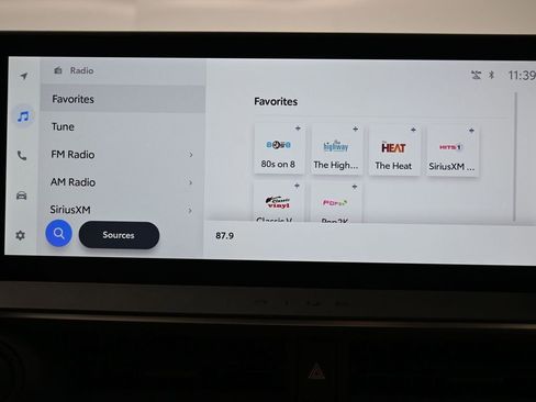 Used 2025 Toyota Prius XLE image 19