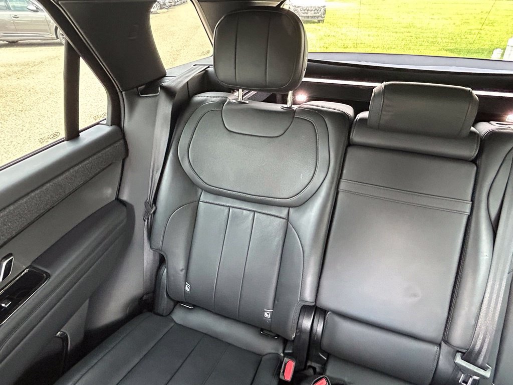Used 2025 Land Rover Range Rover Sport SE AWD/4WD image 12