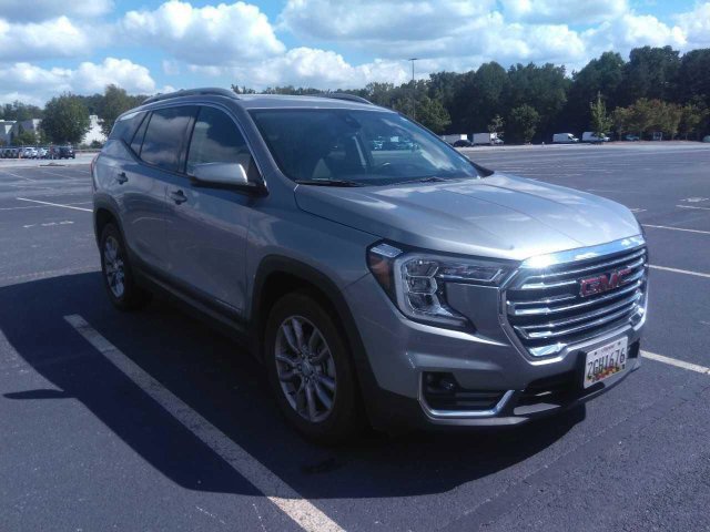 Used 2024 GMC Terrain SLT AWD/4WD image 3