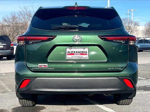 Used 2025 Toyota Highlander XLE image 4