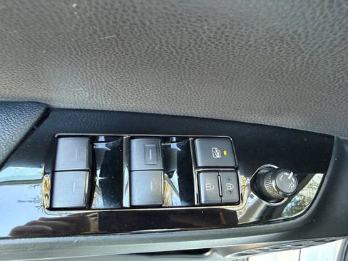 Used 2020 Toyota Prius LE FWD image 8