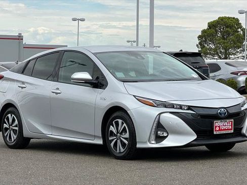 Certified 2017 Toyota Prius Prime Advanced w/ Carpet Mat Package FWD image 5