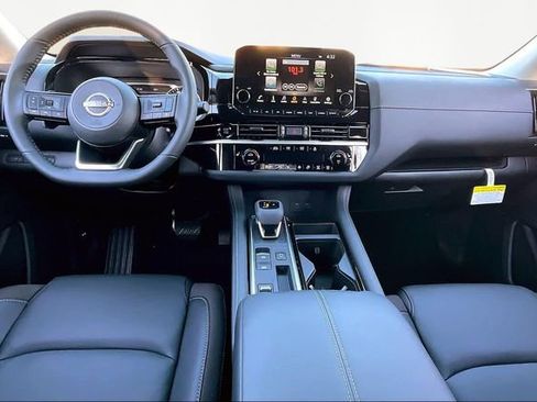 New 2025 Nissan Pathfinder SL image 5