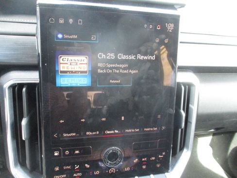 Used 2025 GMC Acadia Elevation image 17