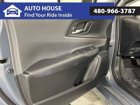 Used 2025 Toyota Prius XLE FWD image 10