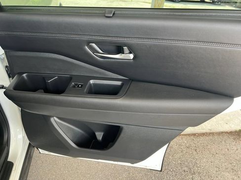 Certified 2024 Nissan Pathfinder Platinum AWD/4WD image 18
