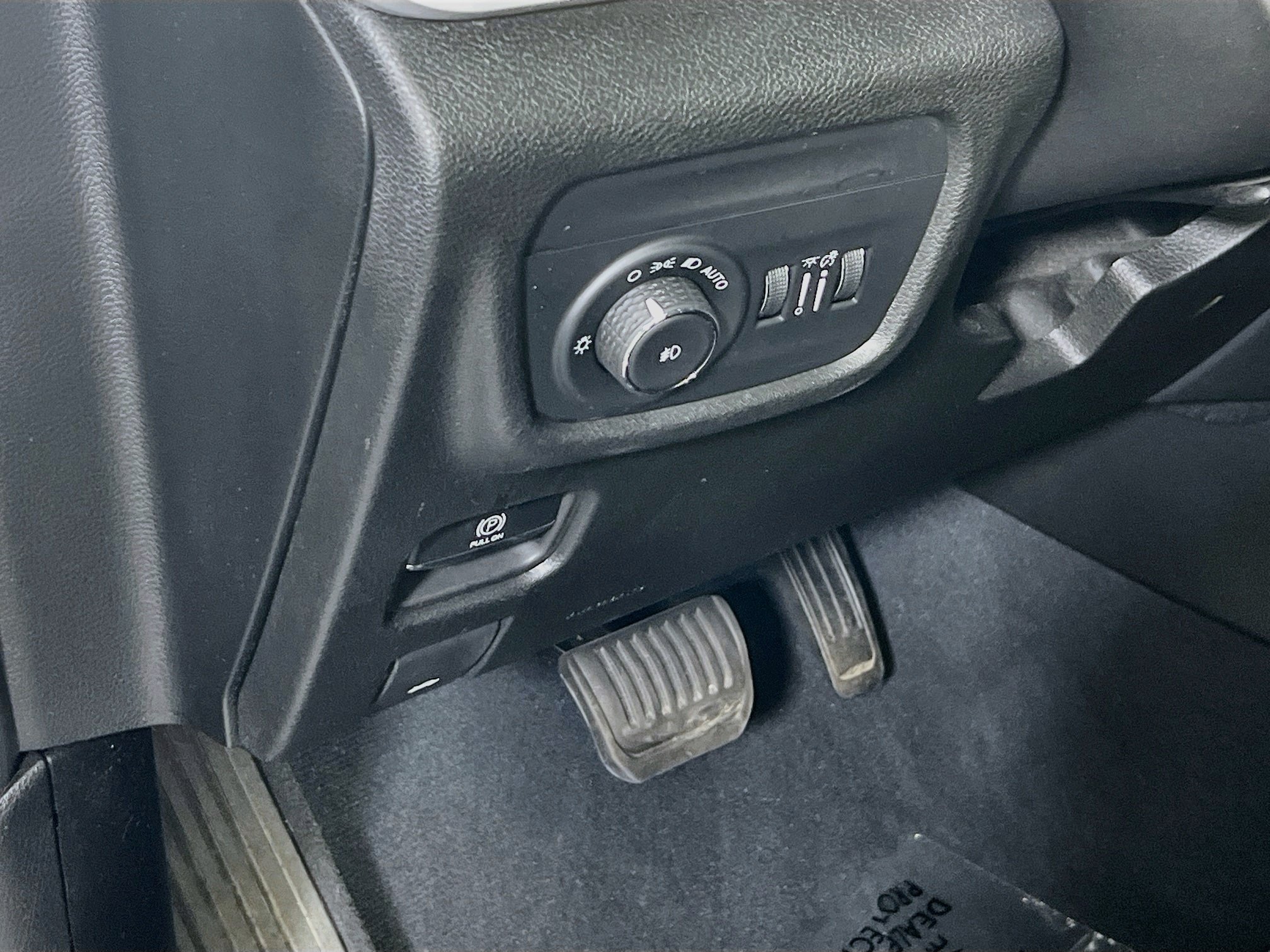 Used 2023 Jeep Grand Cherokee Limited AWD/4WD image 10