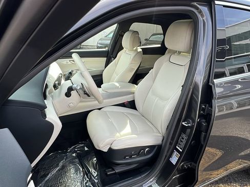 Used 2025 Genesis Electrified GV70 Advanced image 26
