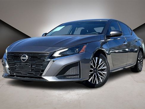 Used 2023 Nissan Altima 2.5 SV image 1