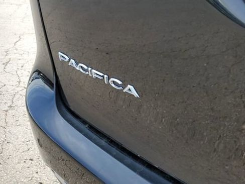 Certified 2023 Chrysler Pacifica Touring-L AWD/4WD image 32