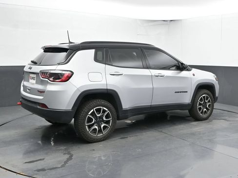 Used 2025 Jeep Compass Trailhawk AWD/4WD image 3