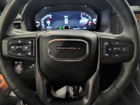 Used 2023 GMC Yukon Denali Ultimate image 11