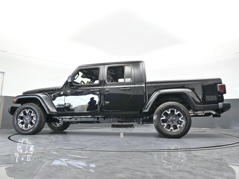 Used 2024 Jeep Gladiator Sport w/ Premium Package image 57