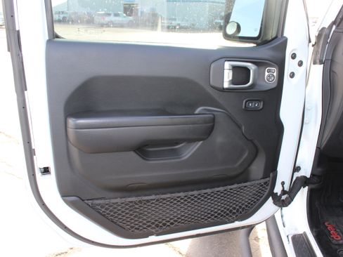 Used 2020 Jeep Gladiator Sport image 24