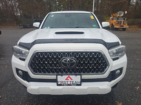 Used 2019 Toyota Tacoma TRD Sport image 2