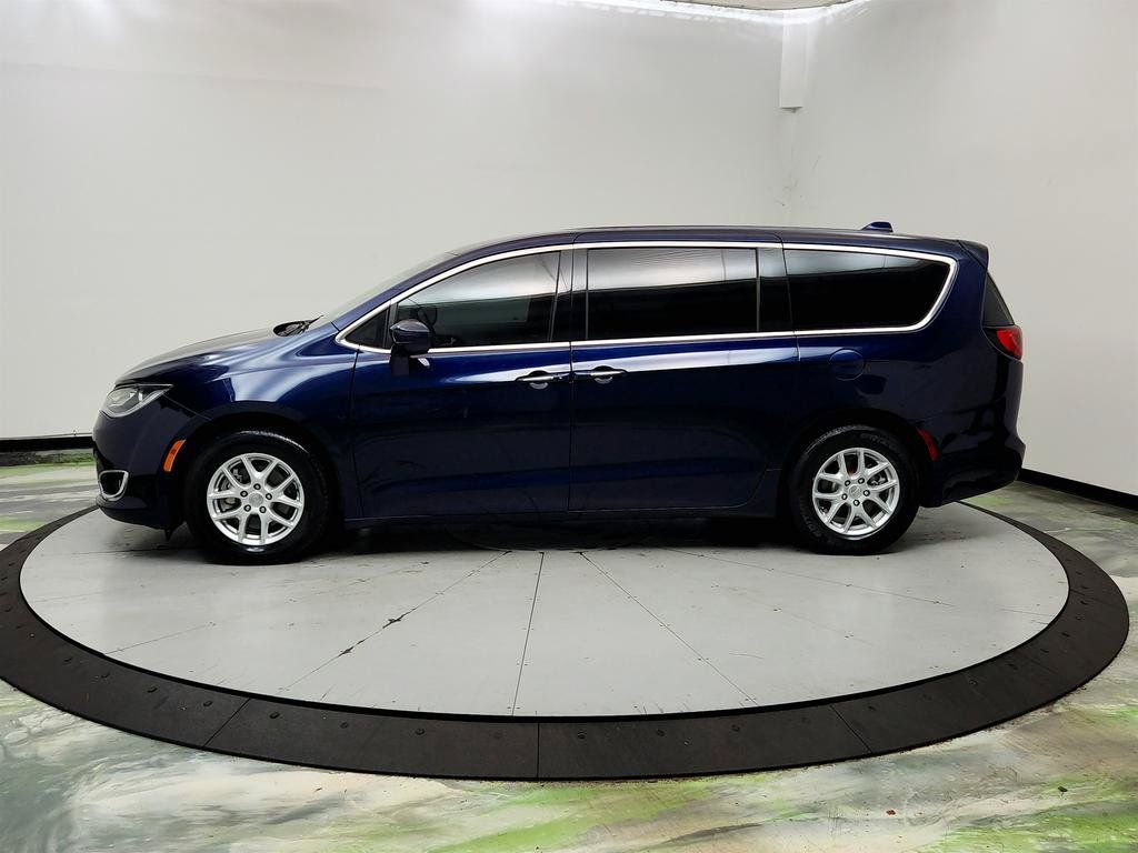 Used 2020 Chrysler Pacifica Touring FWD image 8