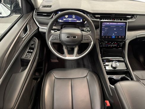 Used 2023 Jeep Grand Cherokee L Limited w/ Luxury Tech Group II image 23