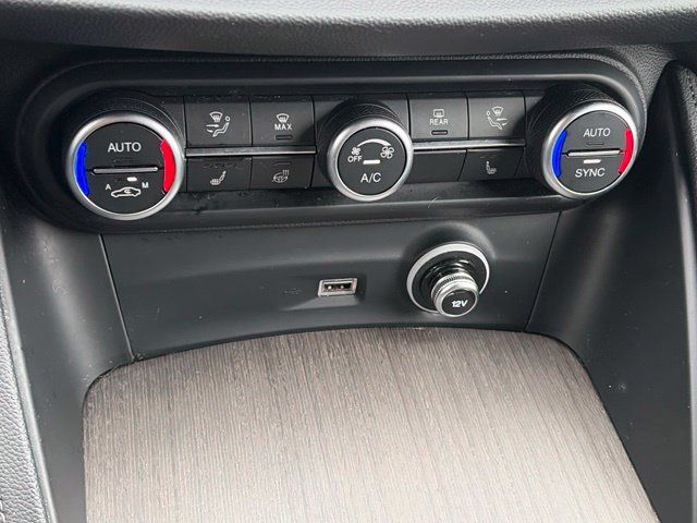 Used 2022 Alfa Romeo Stelvio Ti AWD/4WD image 31