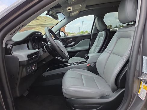 Used 2022 Lincoln Corsair AWD w/ Premium Package image 5