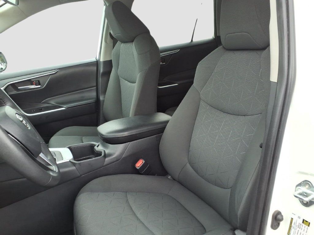 Used 2024 Toyota RAV4 XLE w/ Convenience Package AWD/4WD image 17