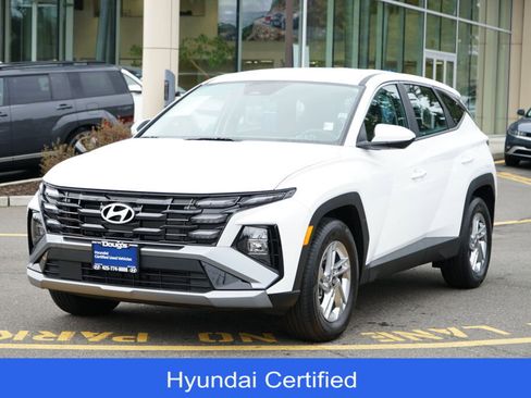 Certified 2025 Hyundai Tucson SE image 1