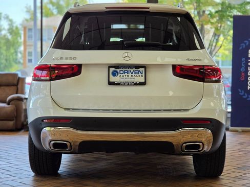 Used 2020 Mercedes-Benz GLB 250 4MATIC w/ Premium Package image 11