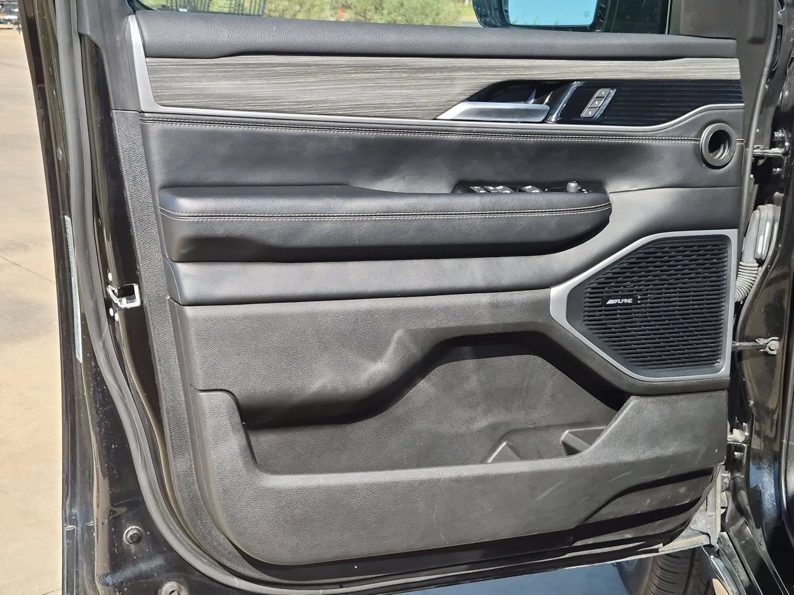 Used 2024 Jeep Wagoneer Series II AWD/4WD image 11