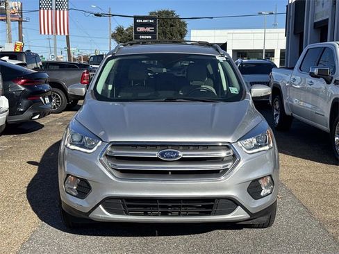 Used 2017 Ford Escape Titanium image 2