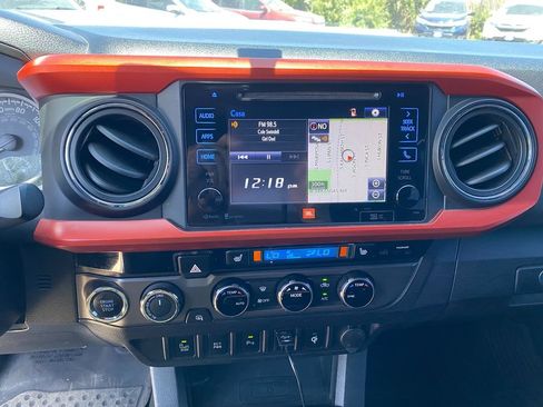 Used 2016 Toyota Tacoma TRD Sport AWD/4WD image 20