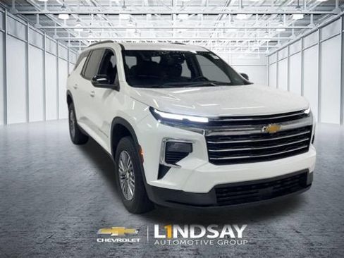 Used 2025 Chevrolet Traverse LT AWD/4WD image 4