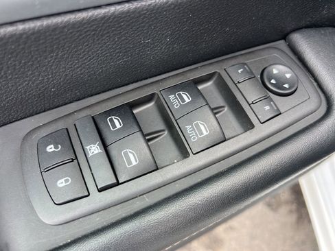 Used 2021 Chrysler Pacifica Touring-L w/ S Appearance Package image 11