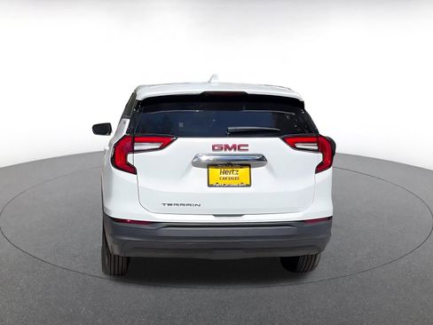 Used 2024 GMC Terrain SLE FWD image 12