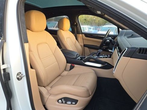 Used 2020 Porsche Cayenne Turbo image 13