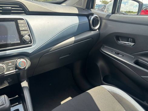 Used 2025 Nissan Versa SV FWD image 32